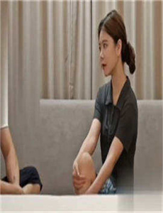 我在车后座挺进了她